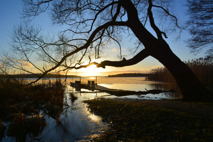 Solnedgång i Vallantunasjön